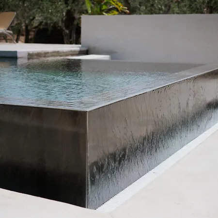 Escape Galeone &infinity Pool 16x4m