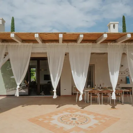 Escape Galeone &infinity Pool 16x4m Ostuni