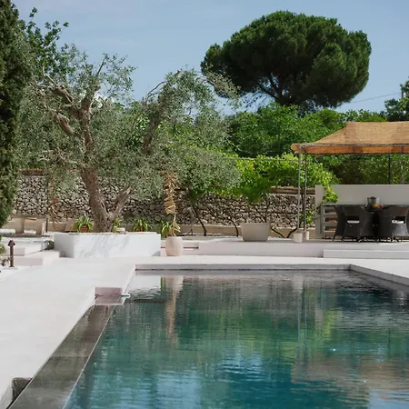 Escape Galeone &infinity Pool 16x4m וילה