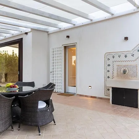 Escape Galeone &infinity Pool 16x4m * Ostuni